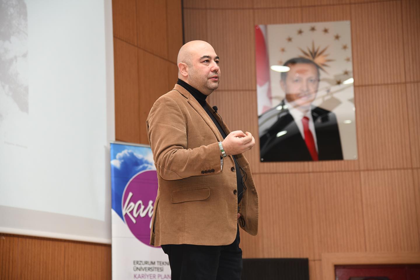 Prof. Dr. Şadi Evren Şeker’in söyleşisi